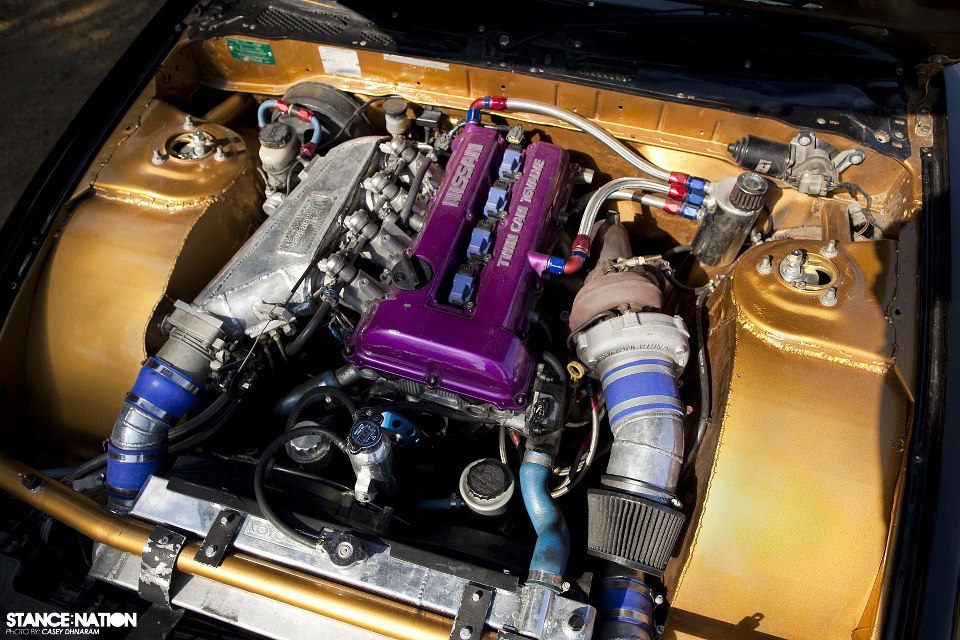 Двигатель ровен. Sr20det. Sr20det Silvia s13. Nissan Silvia sr20. Nissan Silvia s13 мотор.