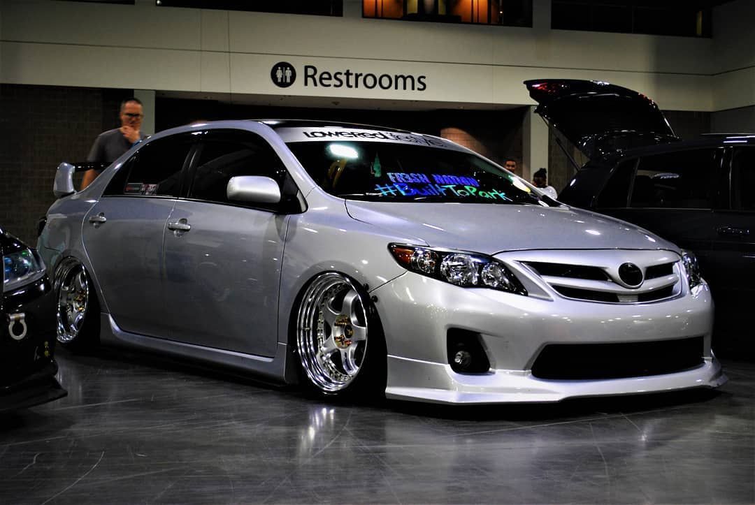 Королла тюнинг. Toyota Corolla 2010 stance. Toyota Corolla 2010 Tuning. Королла 150 стенс. Тойота Королла 2010.