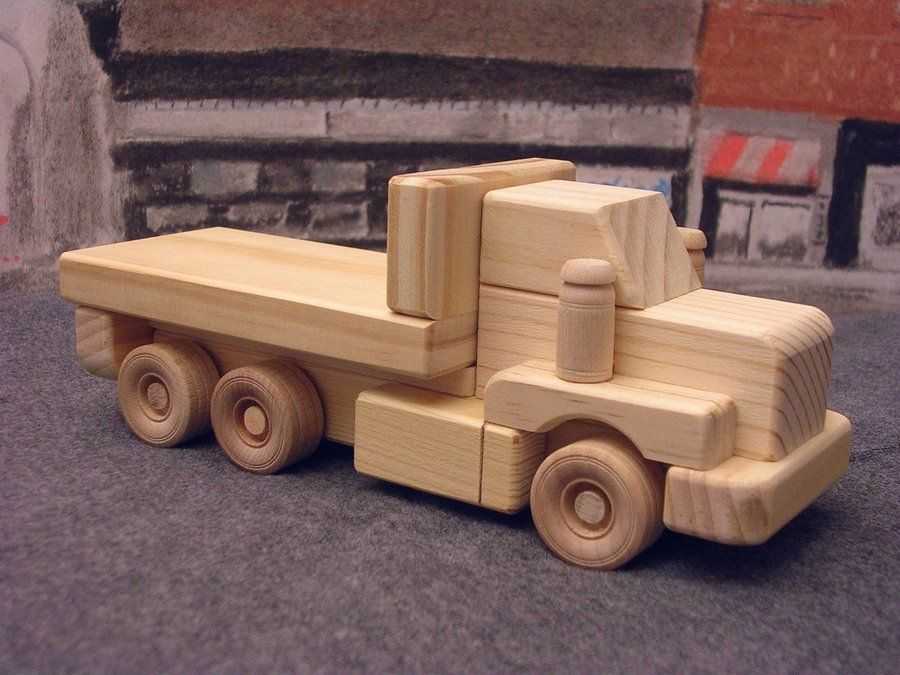 Технология грузовик. Деревянные машинки. Автомобиль из дерева. Деревянный грузовик. Самодельные деревянные машинки.