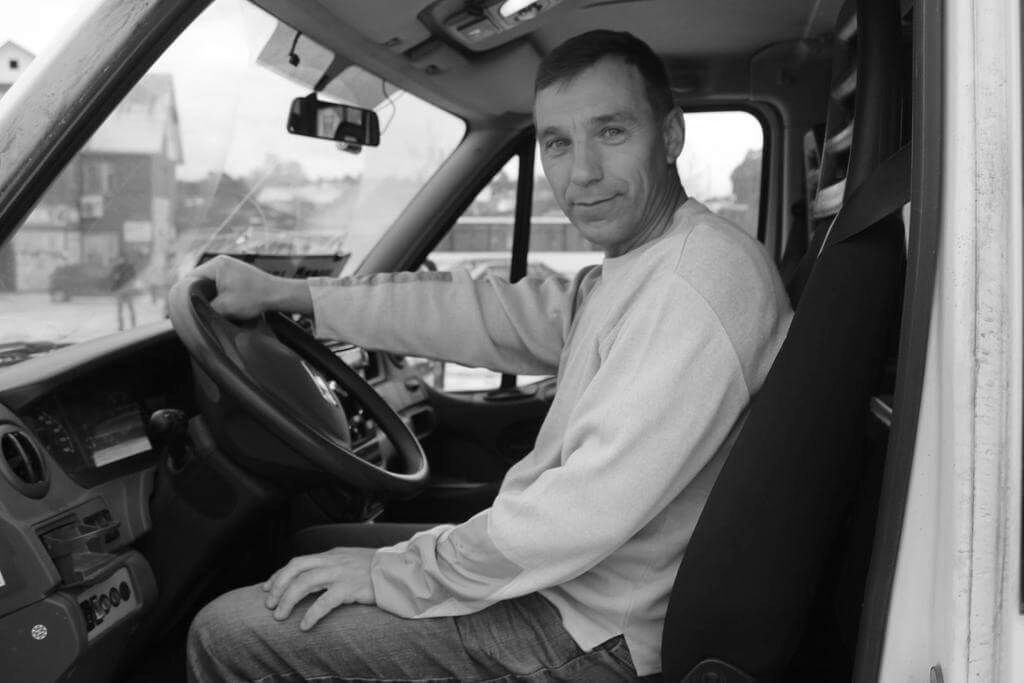 50 лет мужчина водитель. Мужчина водитель. Водитель фото. Мужчина таксист. Красивые мужчины водители.