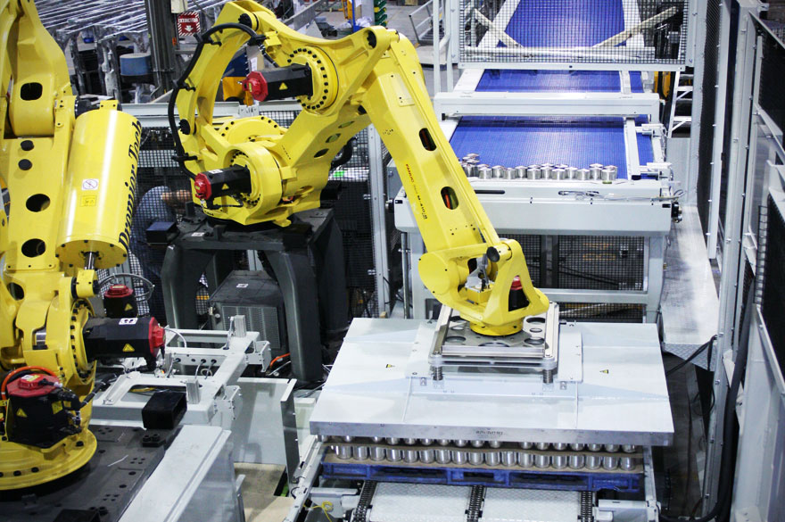 Виды промышленных роботов их назначение. Промышленный робот Fanuc. Промышленный робот паллетайзер. Робот-паллетизатор Fanuc m-410ib-450. Фрезеровочные роботы Fanuc.