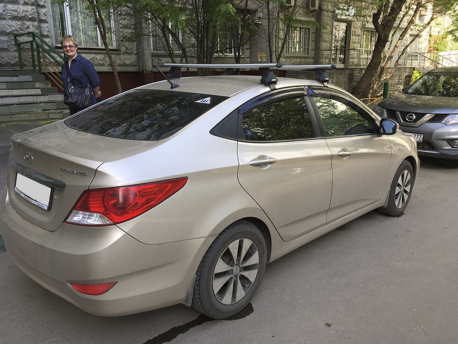 Установить багажник на солярис. Багажник Солярис 1. Hyundai Solaris 2013 багажник на крышу. Багажник на крышу Hyundai Solaris 2. Хендай Солярис 2 багажник.