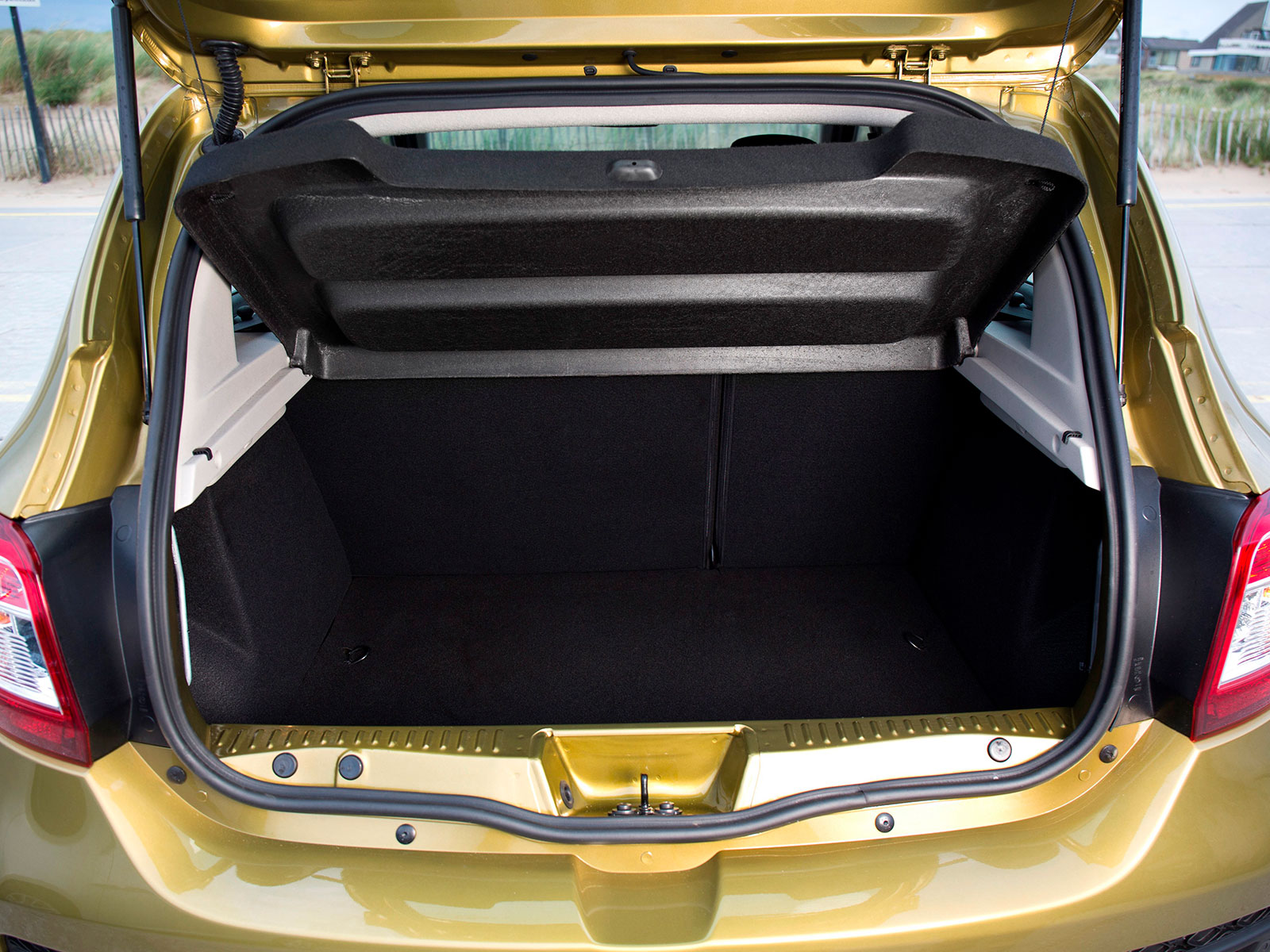 Renault sandero багажник