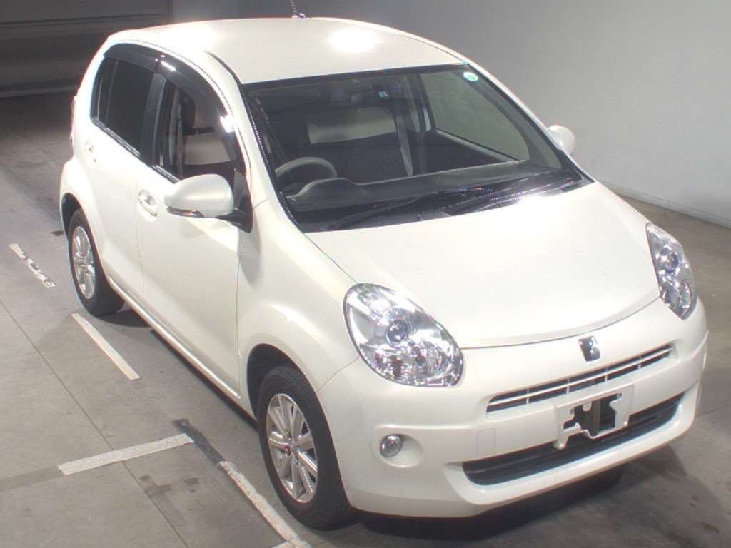 Авто из японии с аукциона. Пассо 2012. Toyota passo 2012 White Colour. Ниссан Пассо 2012. Тойота Пассо в Японии.