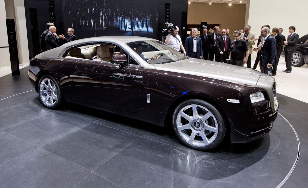 Машины за 2 миллиона рублей 2024. Rolls Royce Ghost купе. Rolls Royce Ghost Coupe. Роллс Ройс Рейф. Роллс Ройс двухдверный.