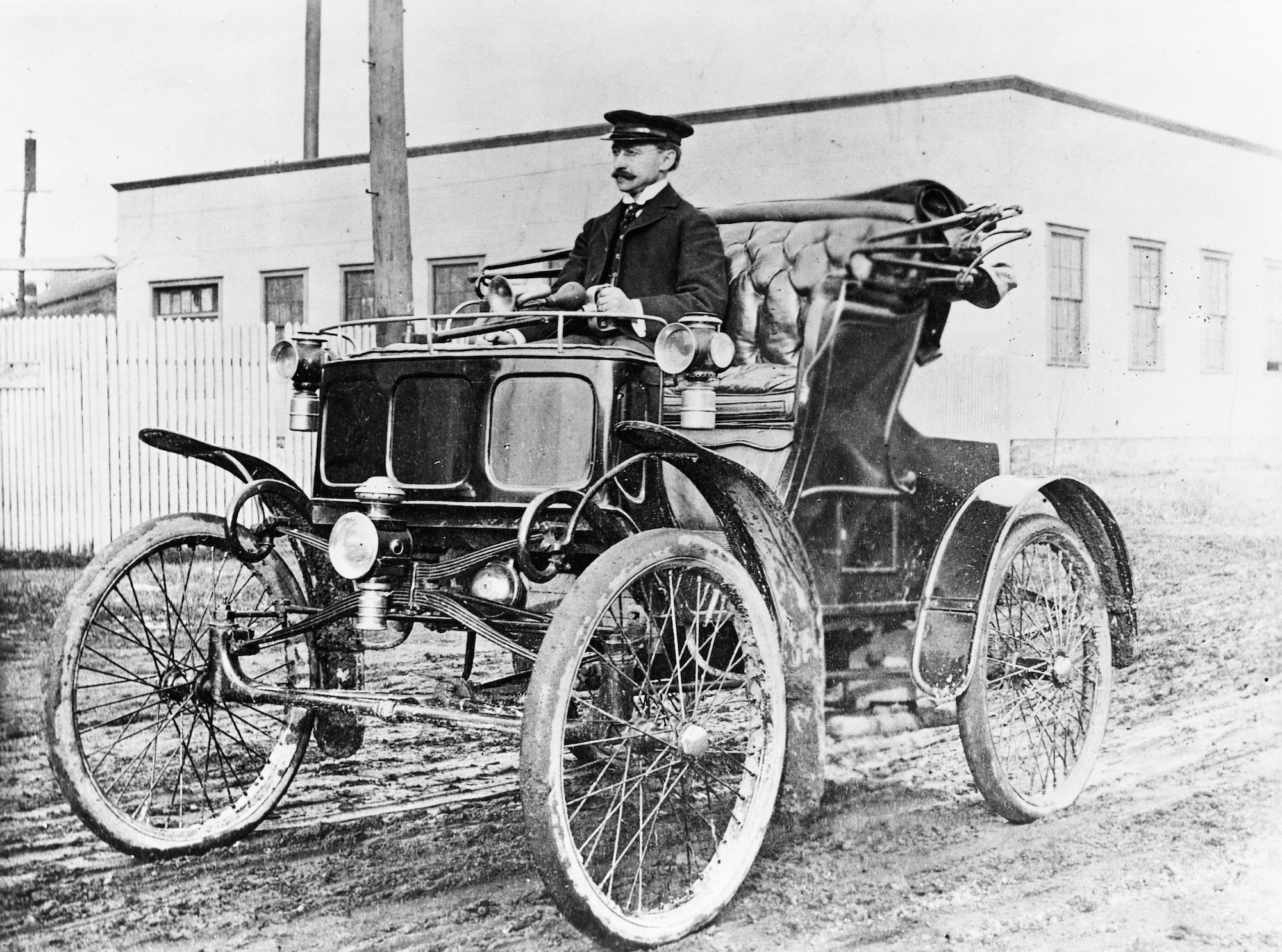Программа первая машина 2024. Паккард 1899 года. Форд 1899 года. Электромобиль Романова 1899. Даймлер 1897.