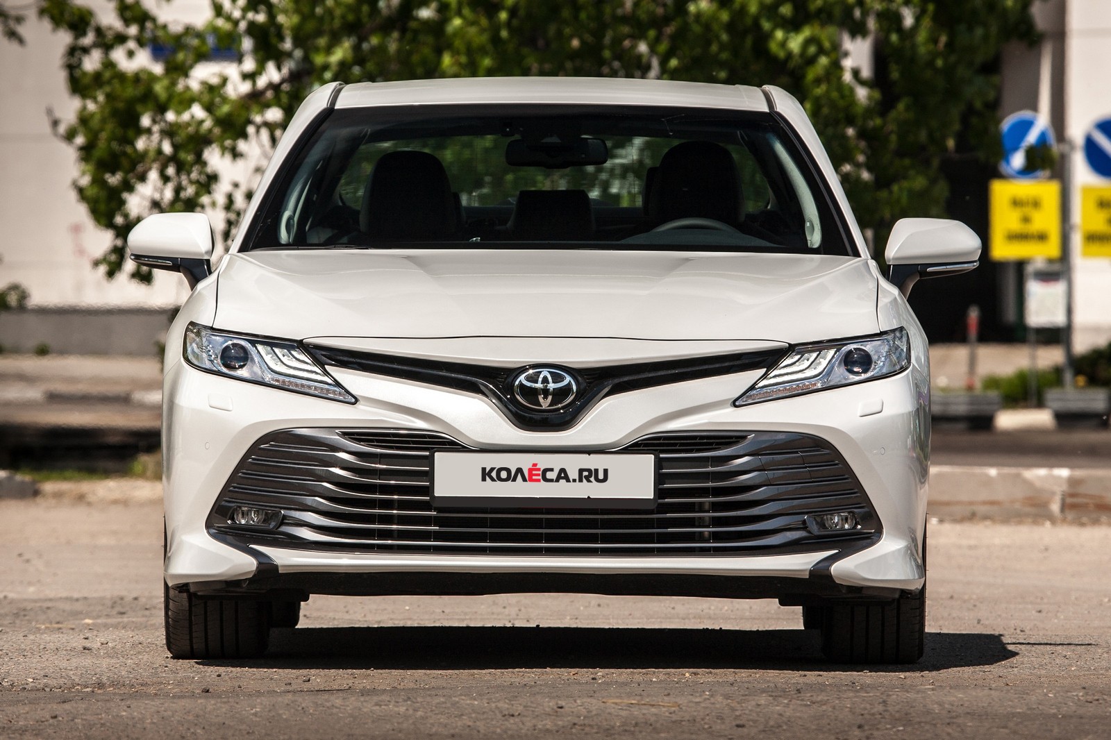 Тойота камри передний. Toyota Camry 2021 спереди. Toyota Camry v1. Камри 2021 спереди. Тойота Камри вид спереди.