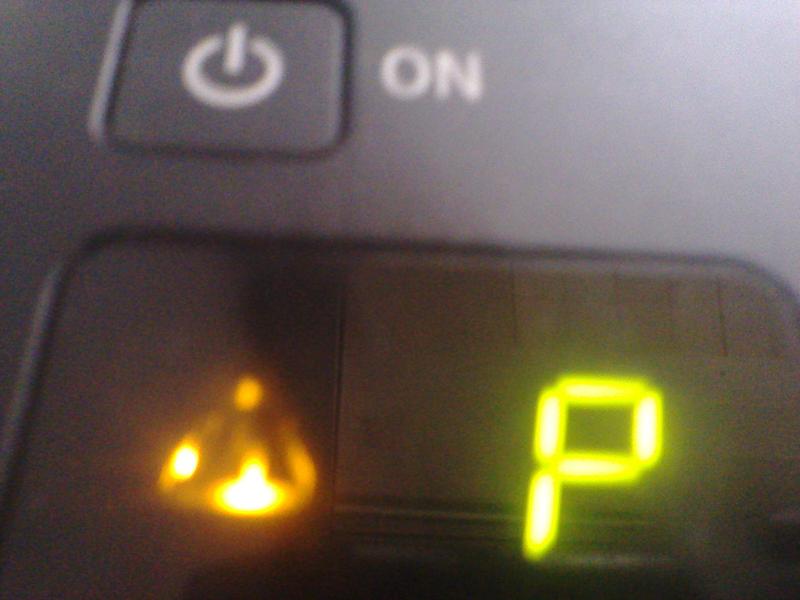 Почему горит кнопка на принтере. Принтер Кэнон мигают 2 лампочки. Canon MF 230 горит красная лампочка. Принтер Кэнон g3411 горит оранжевая лампочка. Если на принтере загорелся оранжевая лампочка на Пантум p2200.