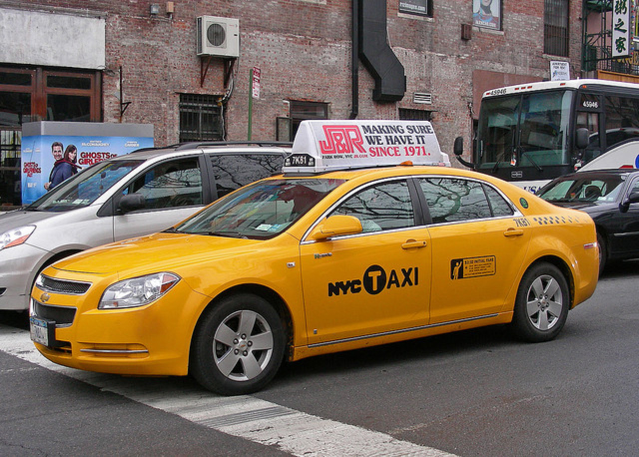 Машины для такси 2024 какие подходят. Chevrolet Malibu Taxi. Машина "такси". Автомобиль «такси». Американское такси Шевроле.