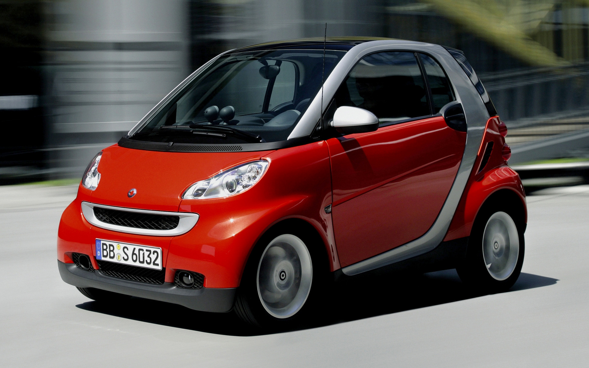 Экономичные авто. Smart Fortwo CDI. Маленькая машина. Маленькие автомобили. Маленькая экономичная машина.